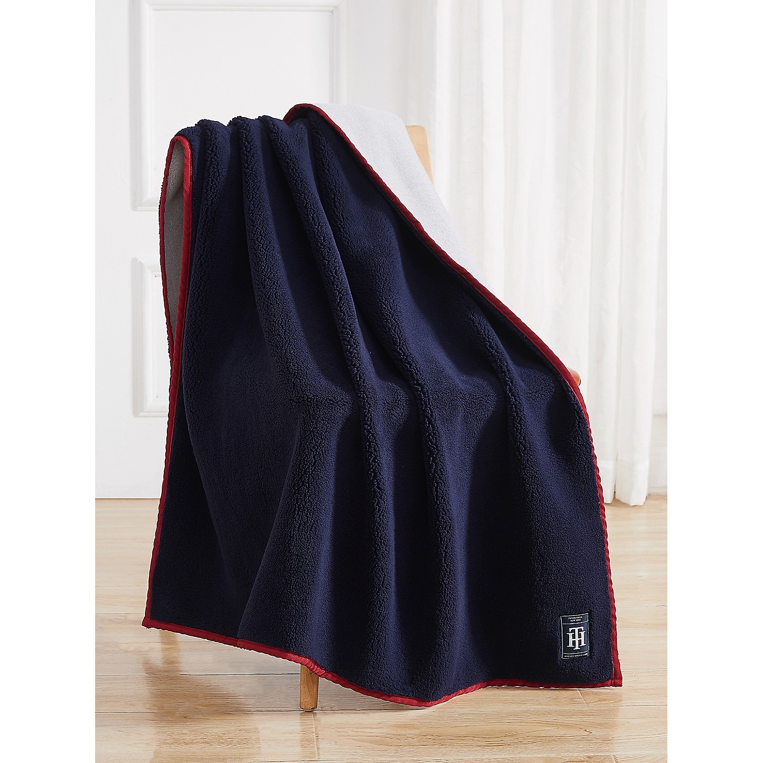 TOMMY HILFIGER Solid Sherpa Throw